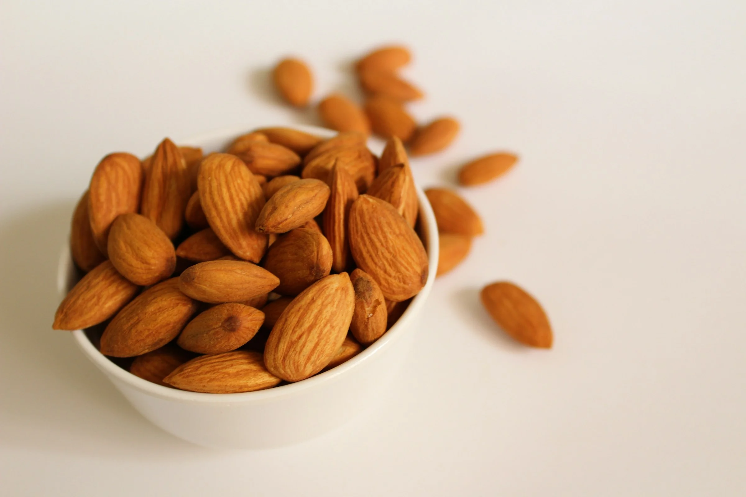 A bowl of nuts representing pure vitamin E derives from natural sources for pure vitamin E oil.